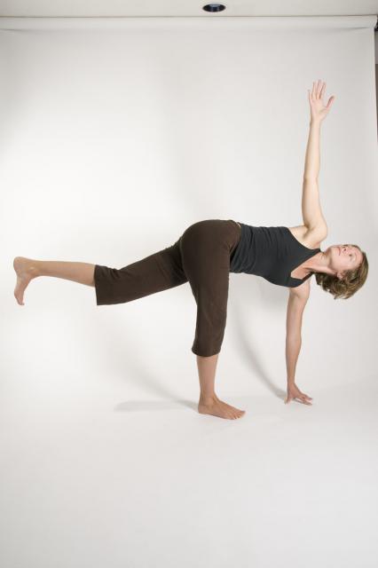 41b-Parivrtta Ardha Chandrasana